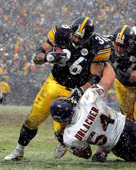 Pittsburgh Steelers' Brett Keisel (99) heads to the locker room